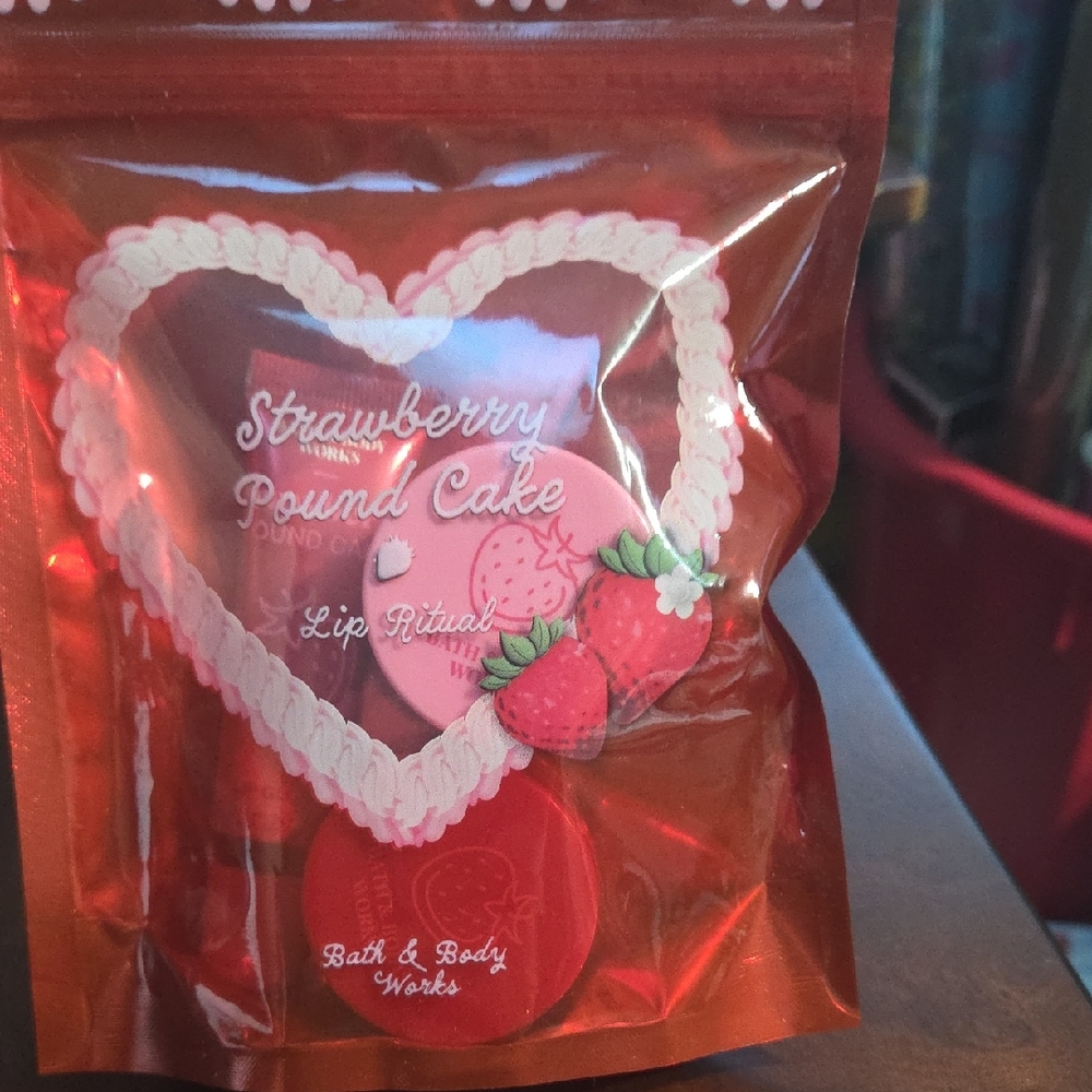 Bath & Body Works Strawberry Pound Cake Lip Care Set